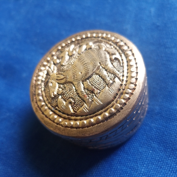 Cambodian tin box - Picture 1 of 6